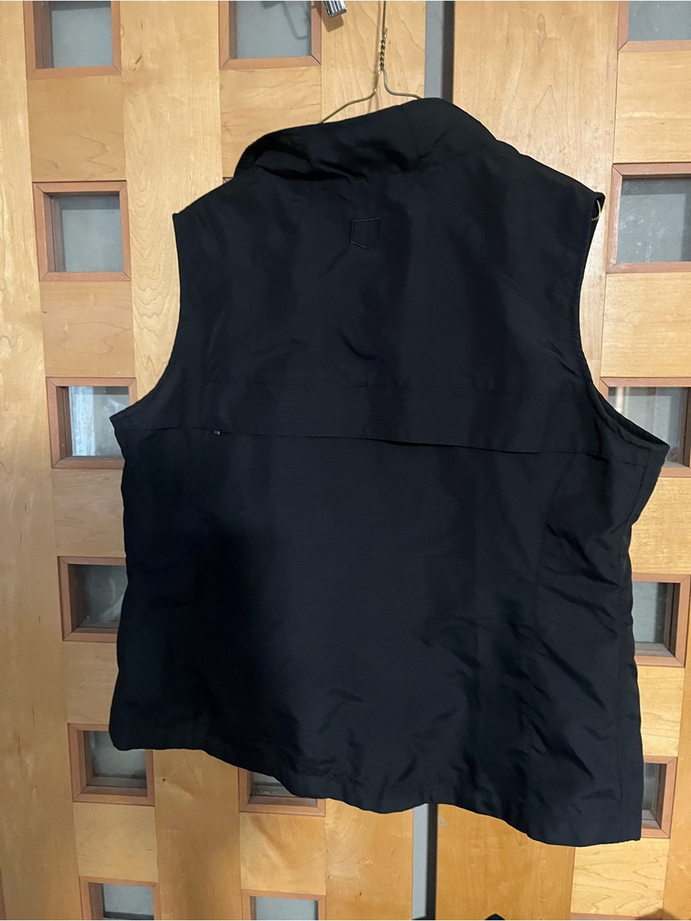 Scottevest Women’s Black Performance Travel Vest with Zippered Pockets, XL - Picture 2 of 9